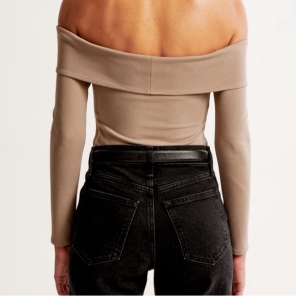 ABERCROMBIE & FITCH Long Sleeve Off The Shoulder Top - Picture 3 of 7